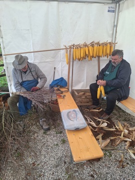 Tuhinjska dolina spet polna cvetja iz krep papirja (9)